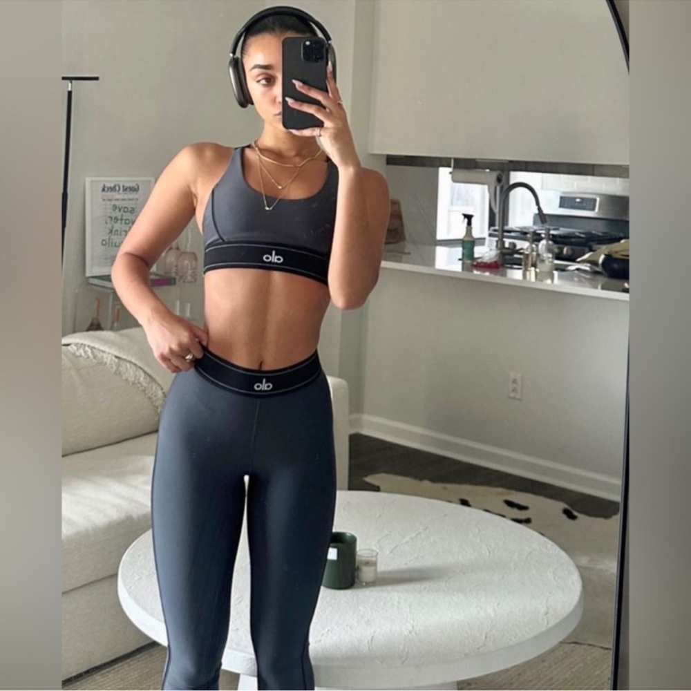 Alo yoga set leggings and top